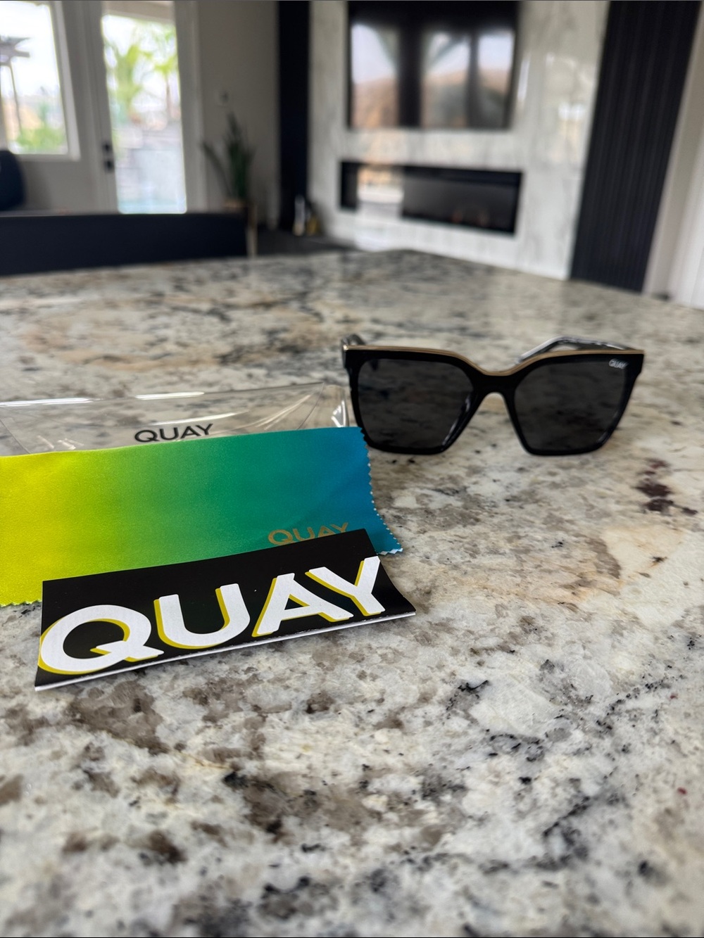 Quay level up Black Square Sunglasses